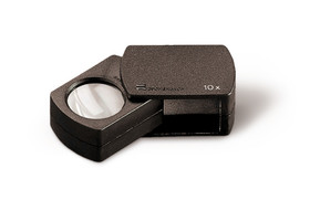 Folding magnifier with PXM<sup>&reg;</sup> lens