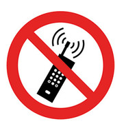 Verbotszeichen nach ISO 7010 Klebefolie, Eingeschaltete Mobiltelefone verboten, 200 mm